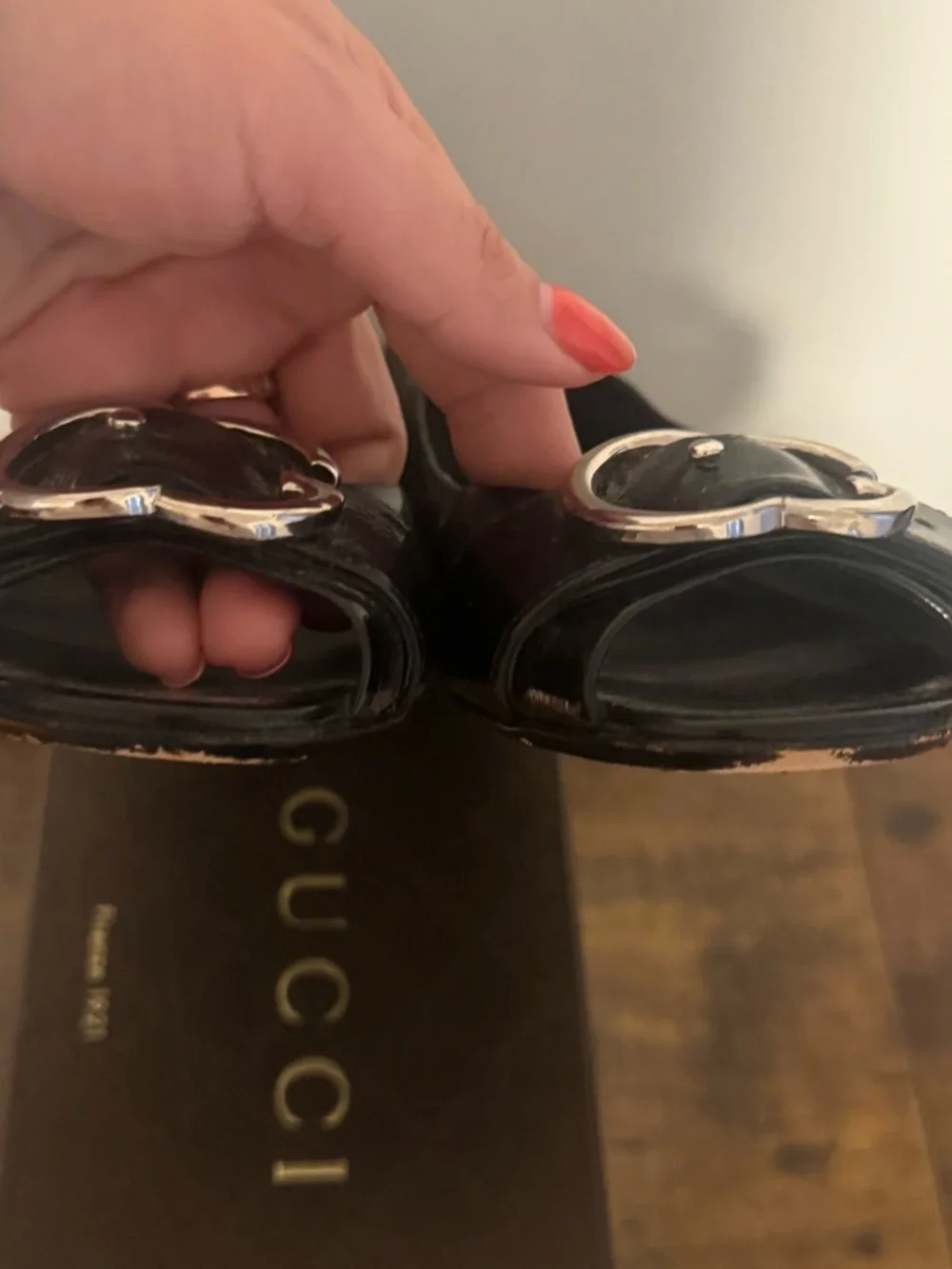 Gucci Black Patent Peep-Toe Flats with Silver G Buckle Size 40 - Picture 3 of 8